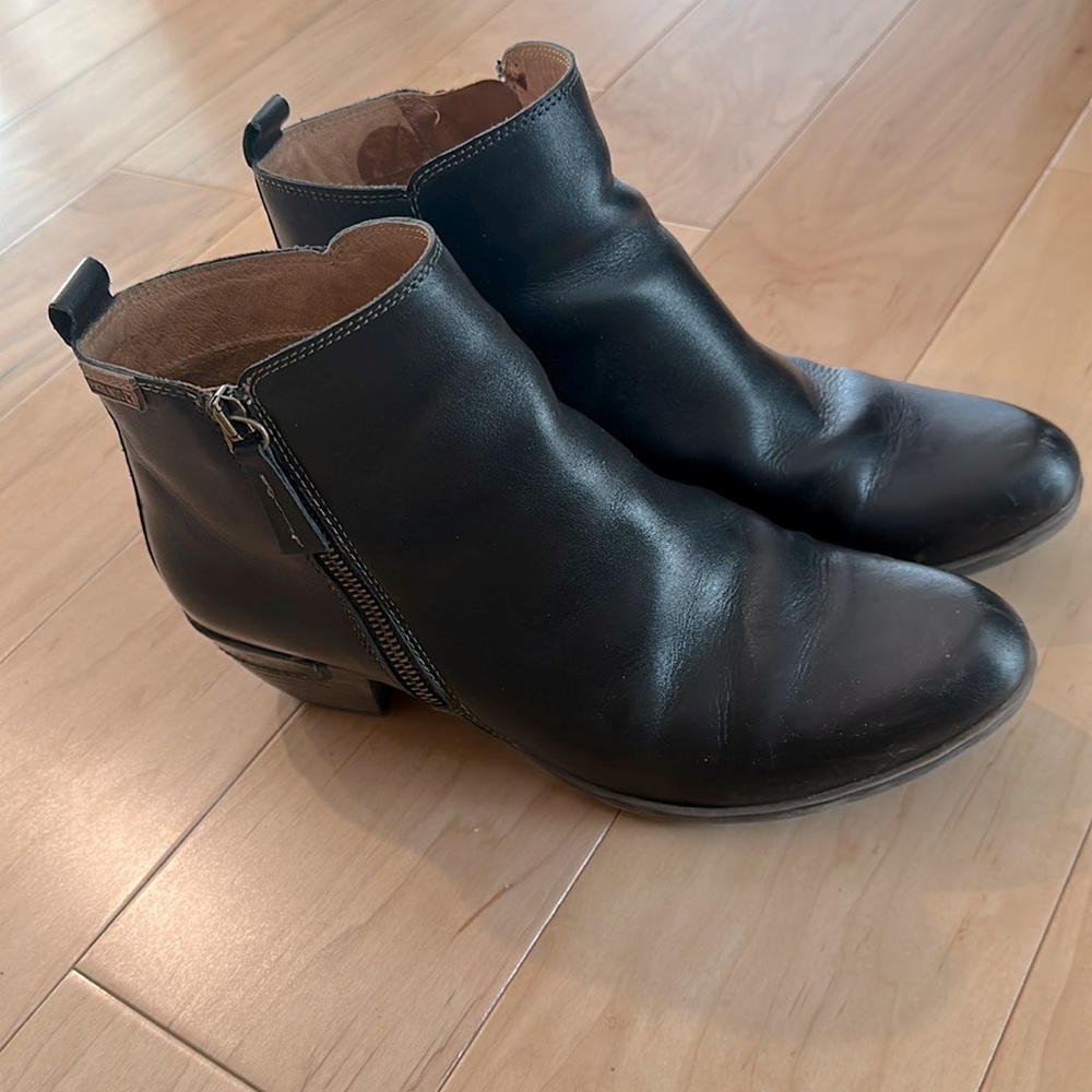 Pikolinos Rotterdam Leather Ankle Boots